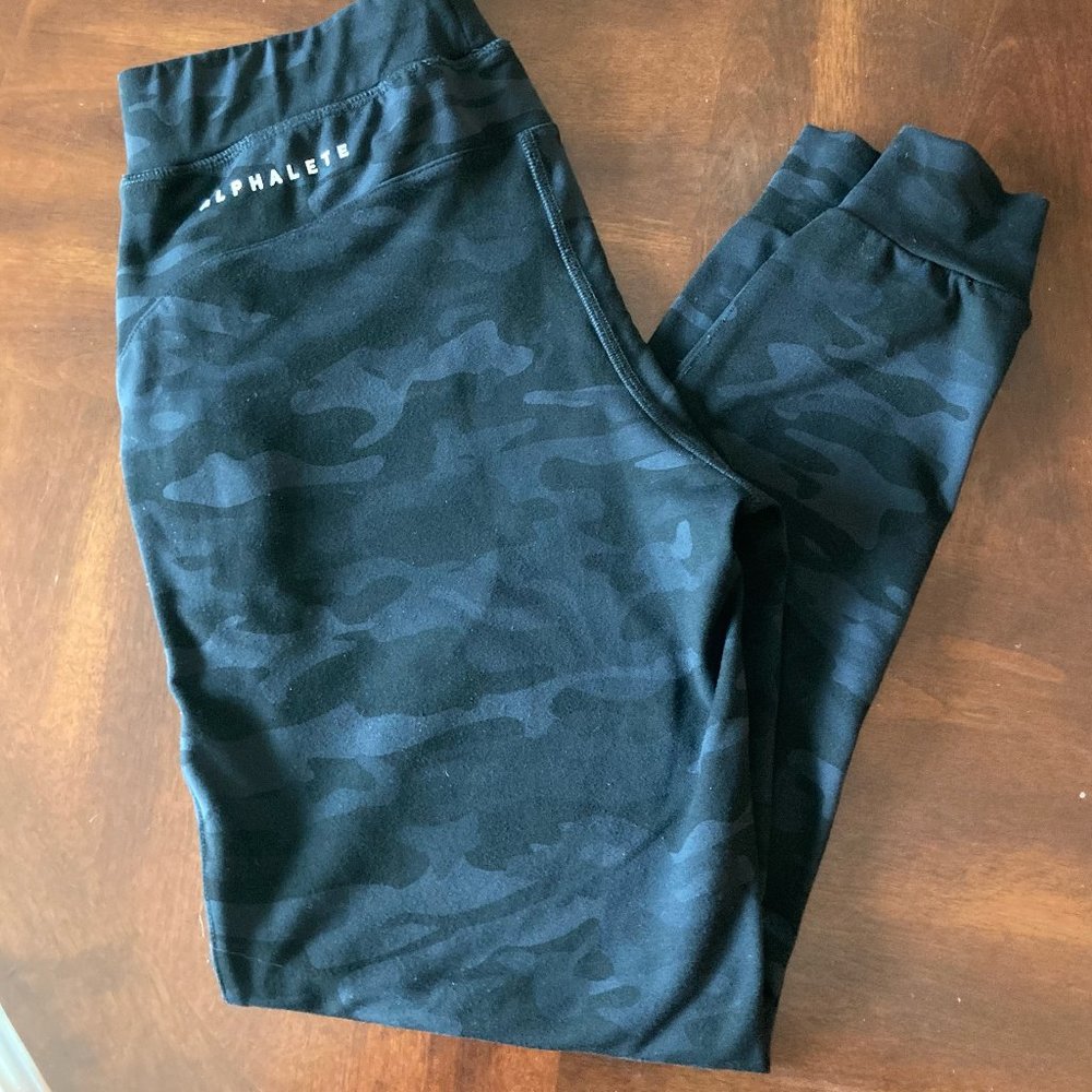 Alphelete Black Camo Joggers Small